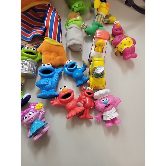 Sesame Street Ernie Puppet Mix lot Toys Elmo Oscar Grover etc... - Picture 4 of 6